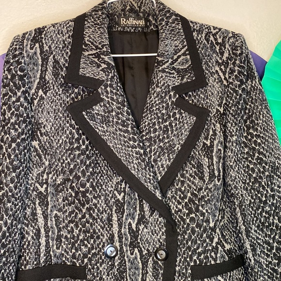 Raffinati Skirt Suit, 12 - Picture 3 of 6